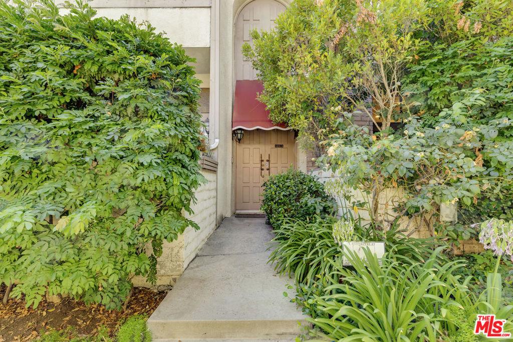 White Oak Ave, Encino, CA 91316