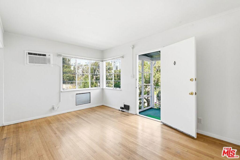 Malcolm Ave, Los Angeles, CA 90024