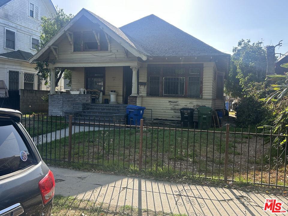 Trinity St, Los Angeles, CA 90011