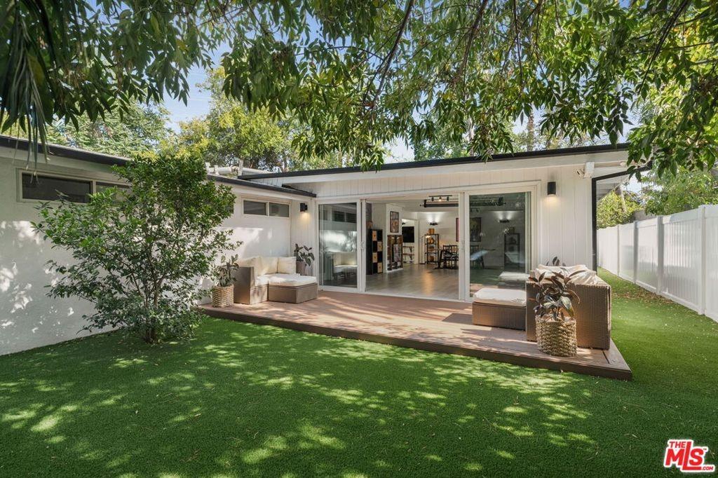 Hamlin St, Woodland Hills, CA 91367