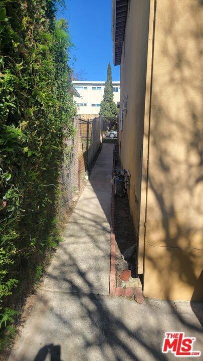 W 27th St, Los Angeles, CA 90018