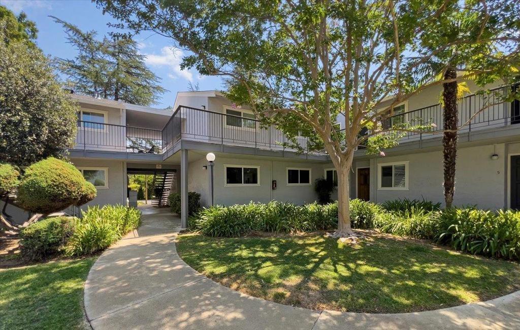 Lora Dr, Los Gatos, CA 95032