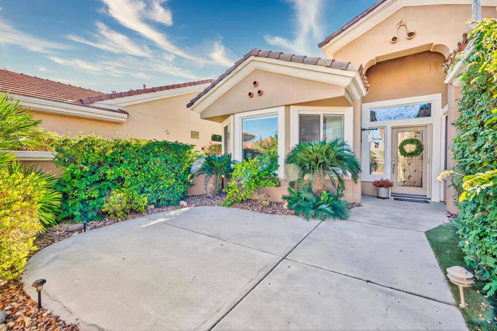 Hollister Dr, Palm Desert, CA 92211