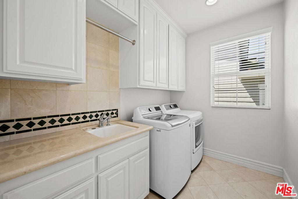 Ruhland Ave, Manhattan Beach, CA 90266