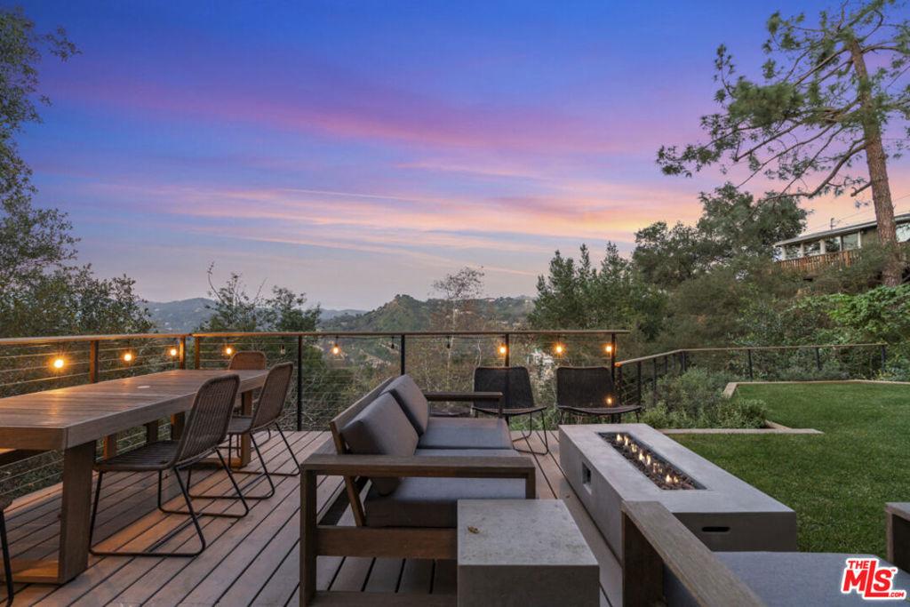 Grand View Dr, Topanga, CA 90290