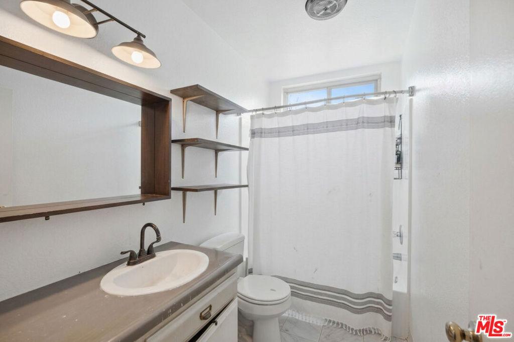 Riverside Dr, Sherman Oaks, CA 91423