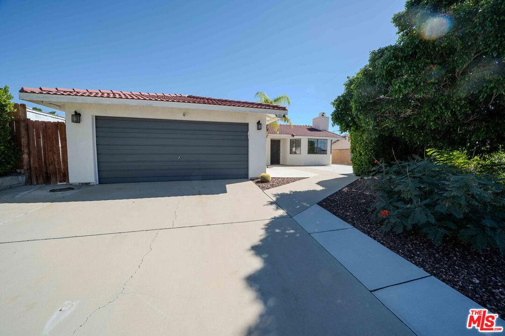 Santa Cruz Rd, Desert Hot Springs, CA 92240