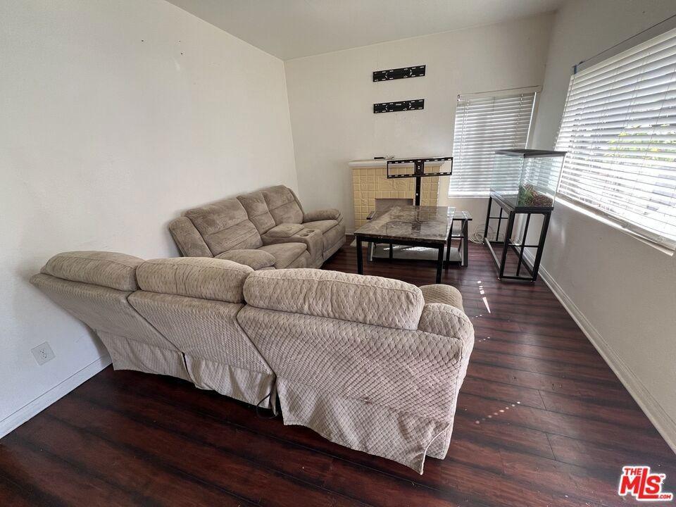 S Mansfield Ave, Los Angeles, CA 90019