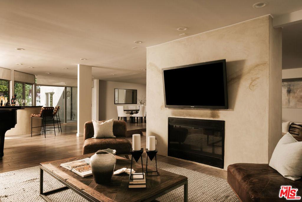 Hamner Dr, Los Angeles, CA 90077
