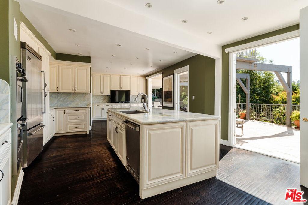 Readcrest Dr, Beverly Hills, CA 90210