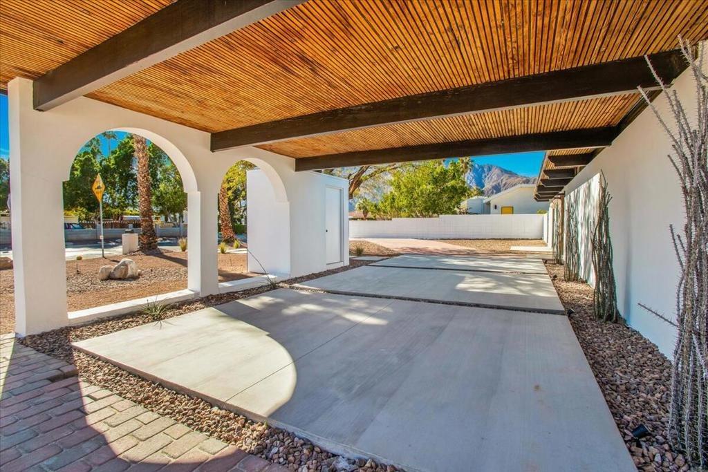 E Via Escuela, Palm Springs, CA 92262
