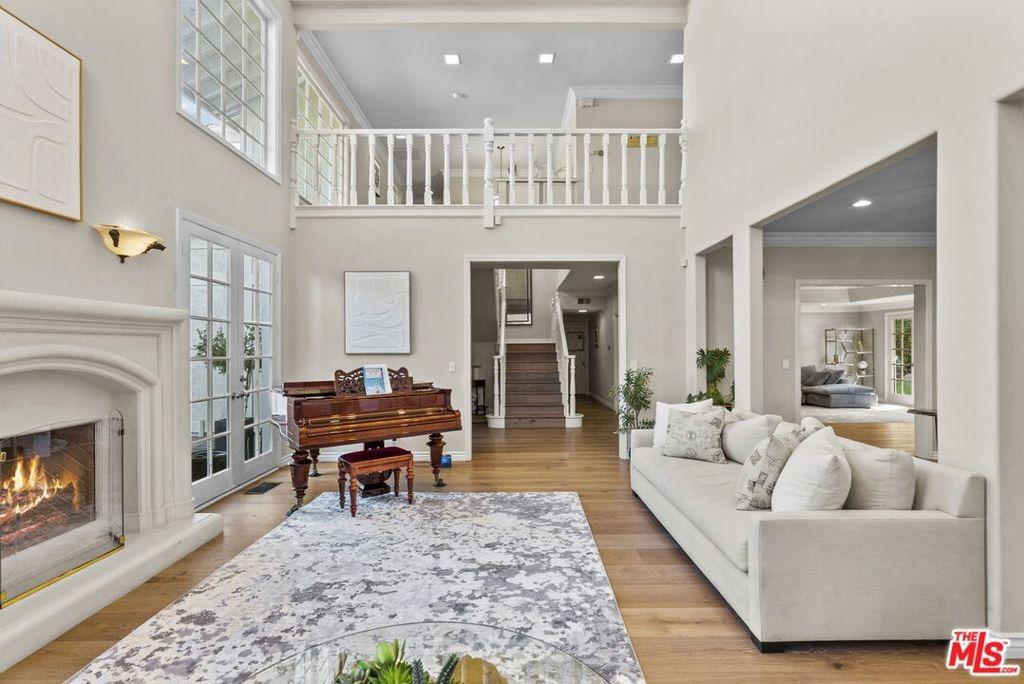 Alizondo Dr, Woodland Hills, CA 91364