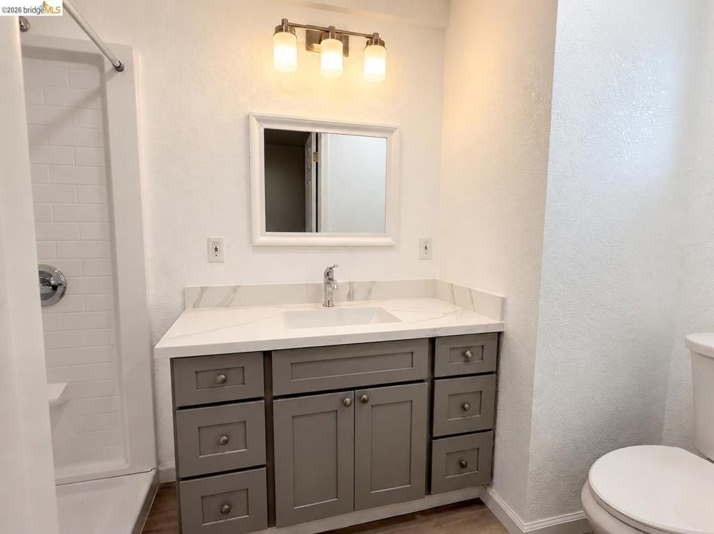 Dolphin Ln, Hayward, CA 94545