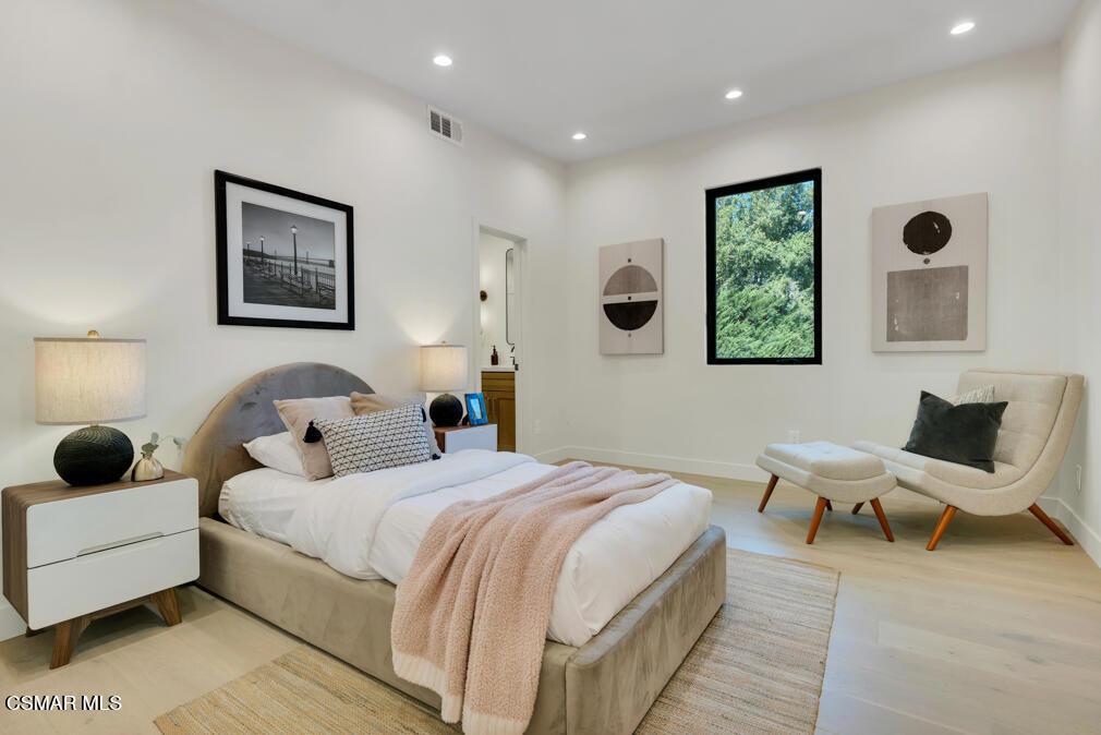 Brookford Ave, Woodland Hills, CA 91364