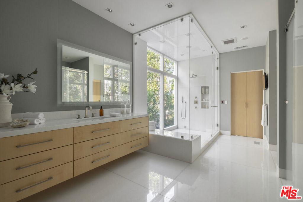 Chautauqua Blvd, Pacific Palisades, CA 90272