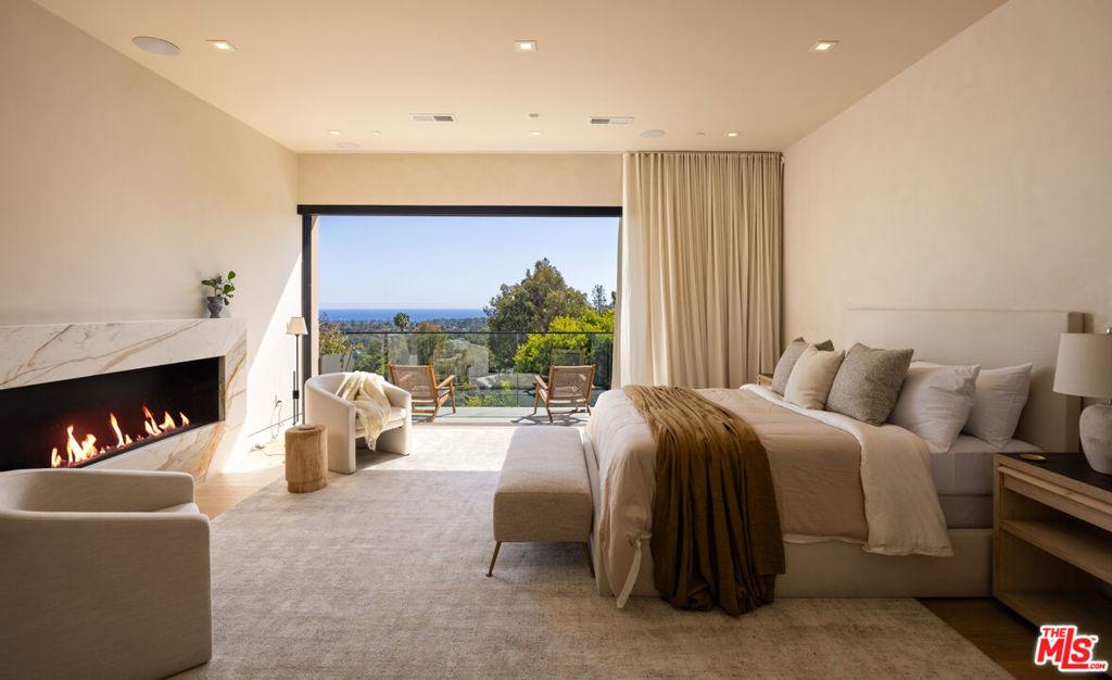 N Tigertail Rd, Los Angeles, CA 90049