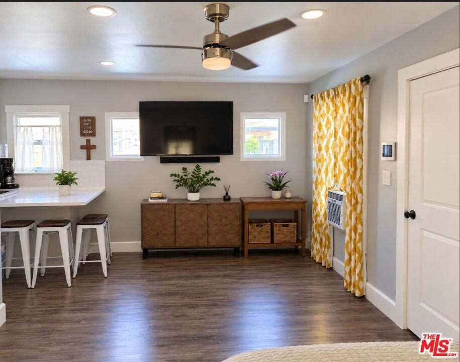 W 84th St, Los Angeles, CA 90003