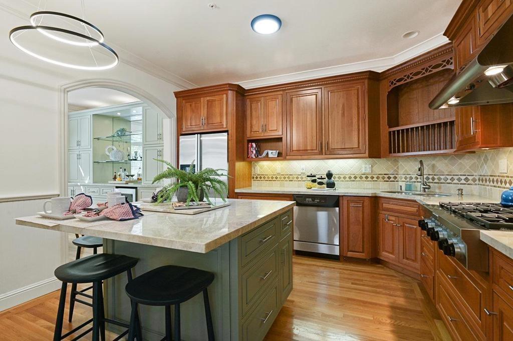 Floribunda Ave, Burlingame, CA 94010