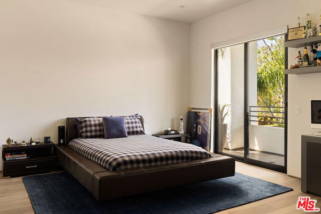 N Harper Ave, Los Angeles, CA 90046