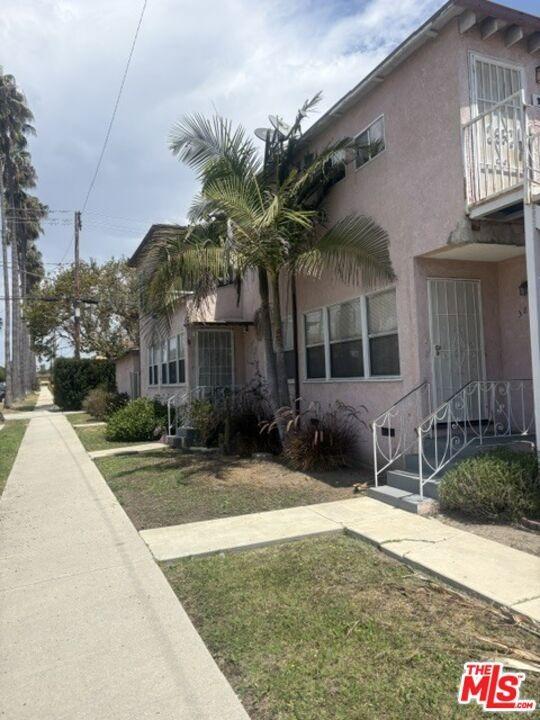 W 54th St, Los Angeles, CA 90043