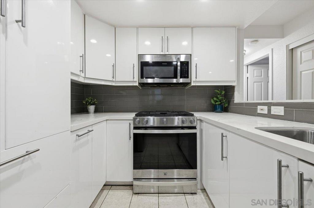 Tanglewood Ln, Escondido, CA 92029