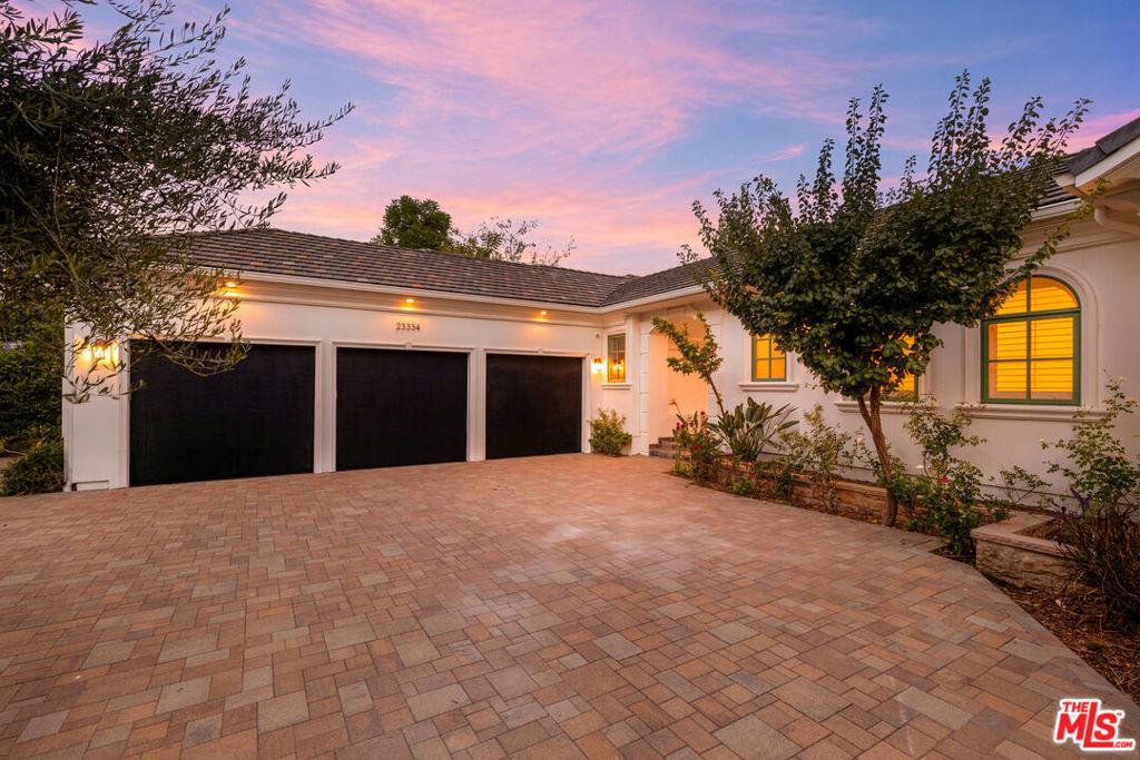 Ostronic Dr, Woodland Hills, CA 91367