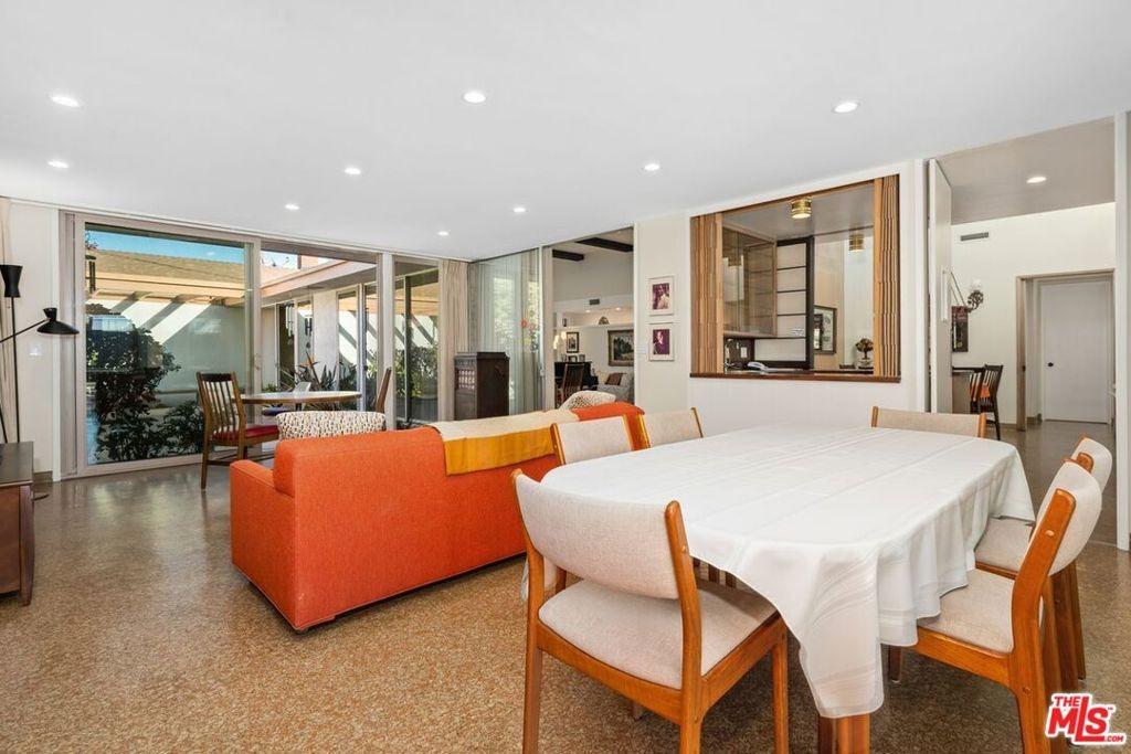 W 64th St, Los Angeles, CA 90056