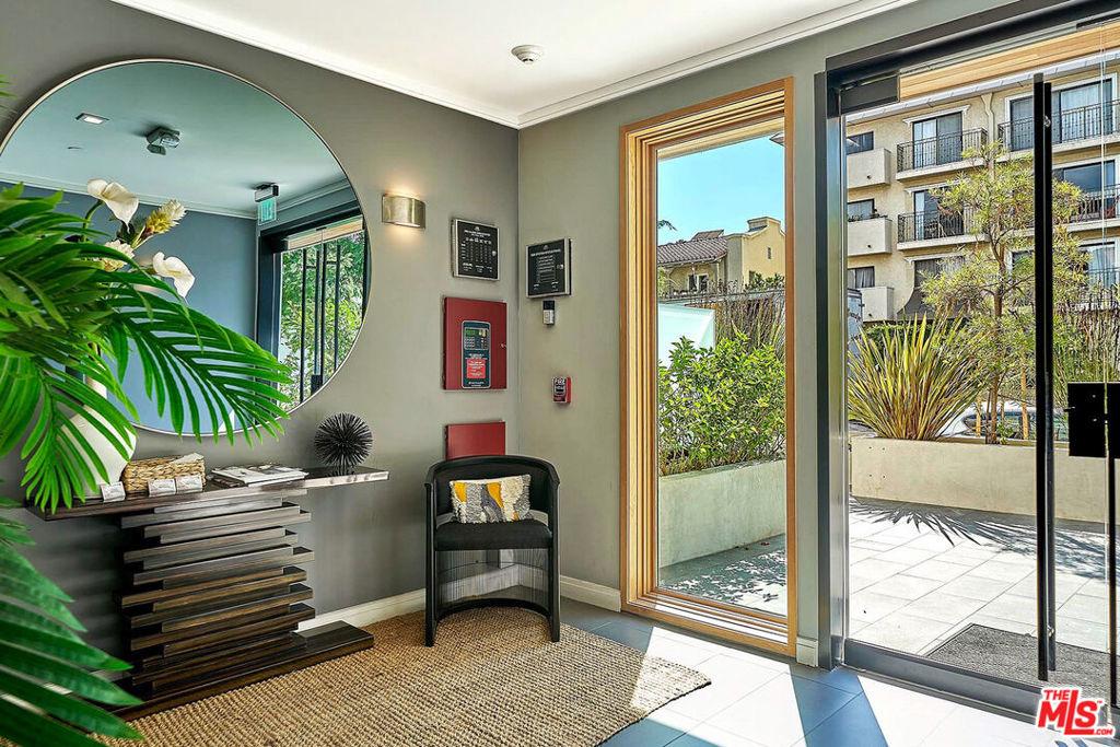 N Swall Dr, Los Angeles, CA 90048