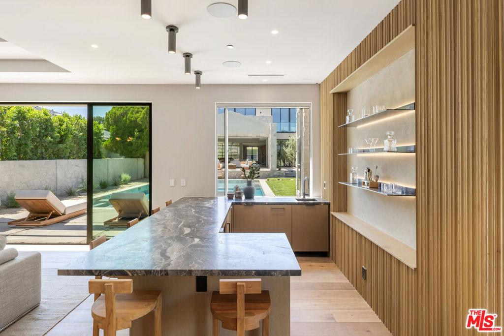 Louise Ave, Encino, CA 91316