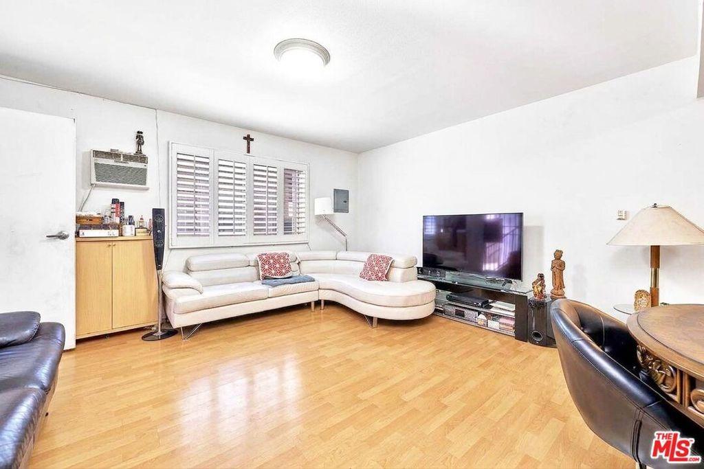 S Harvard Blvd, Los Angeles, CA 90006