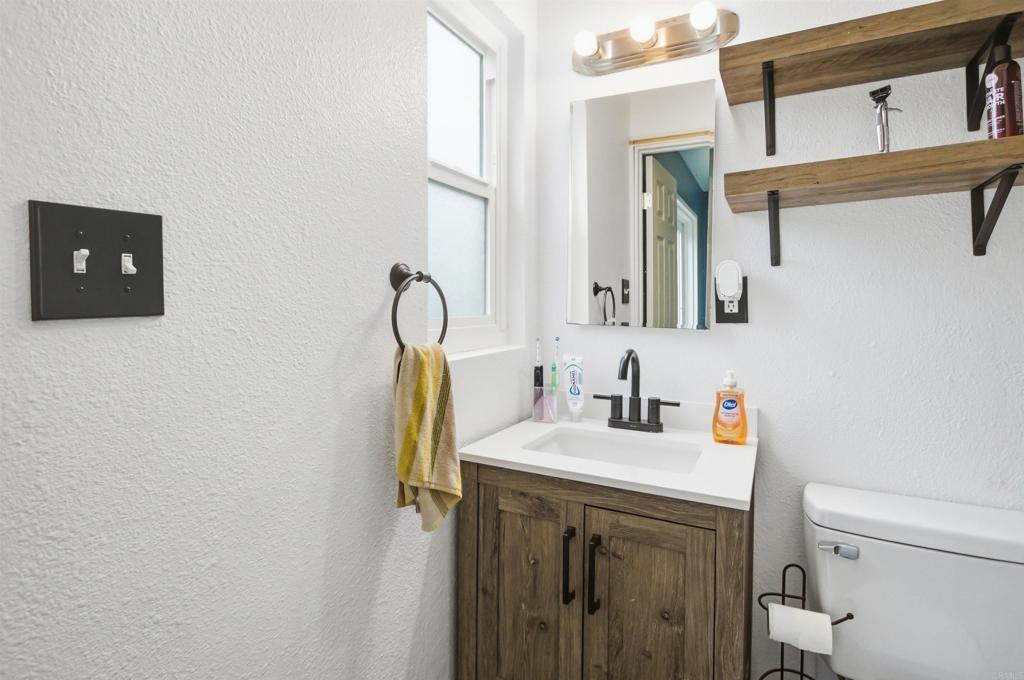 Peerless Dr, El Cajon, CA 92021
