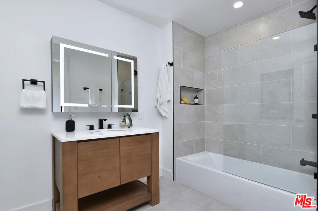 Milbank St, Encino, CA 91436