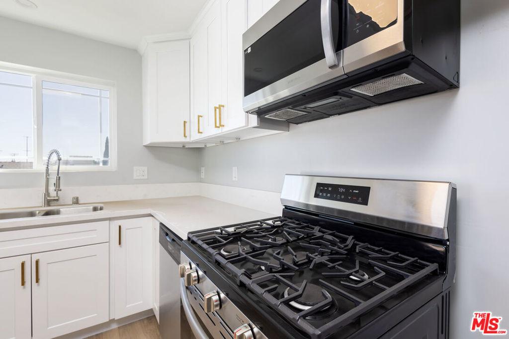 W 71st St, Los Angeles, CA 90043