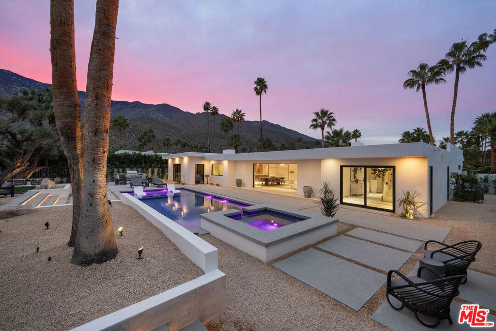 E Santiago Way, Palm Springs, CA 92264