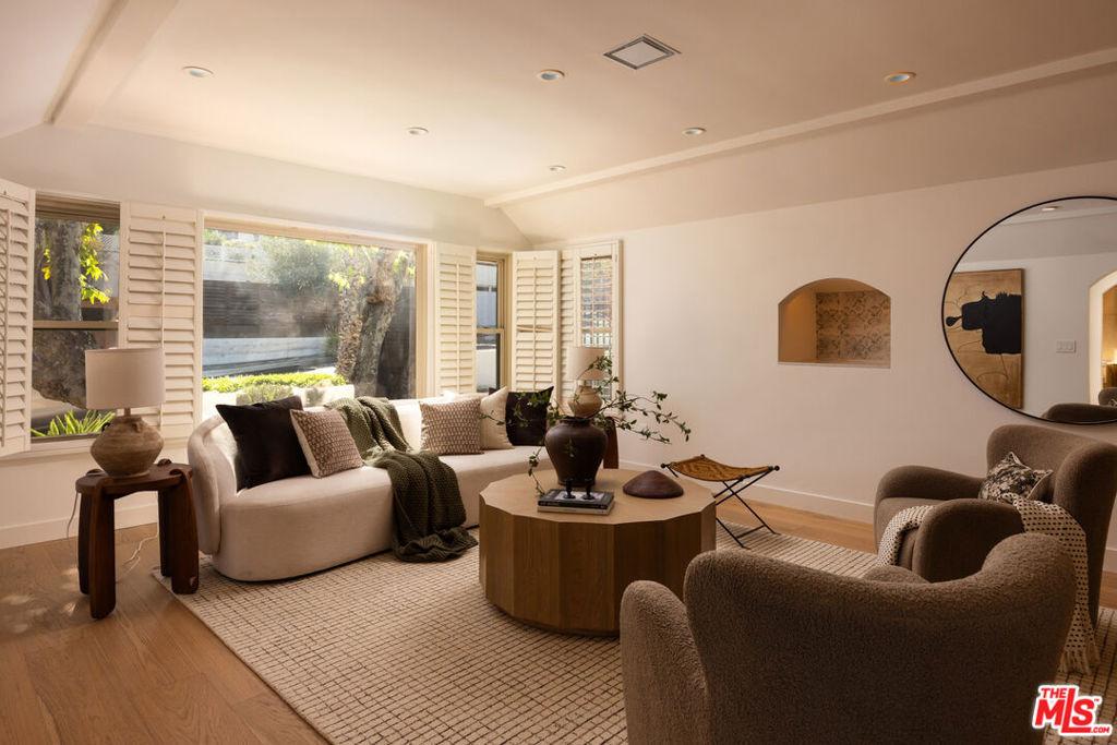 Cochran Pl, Los Angeles, CA 90019