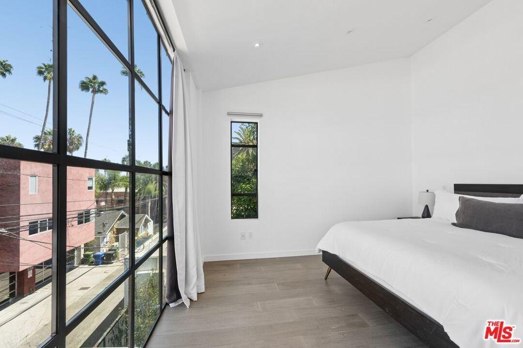 Cabrillo Ave, Venice, CA 90291