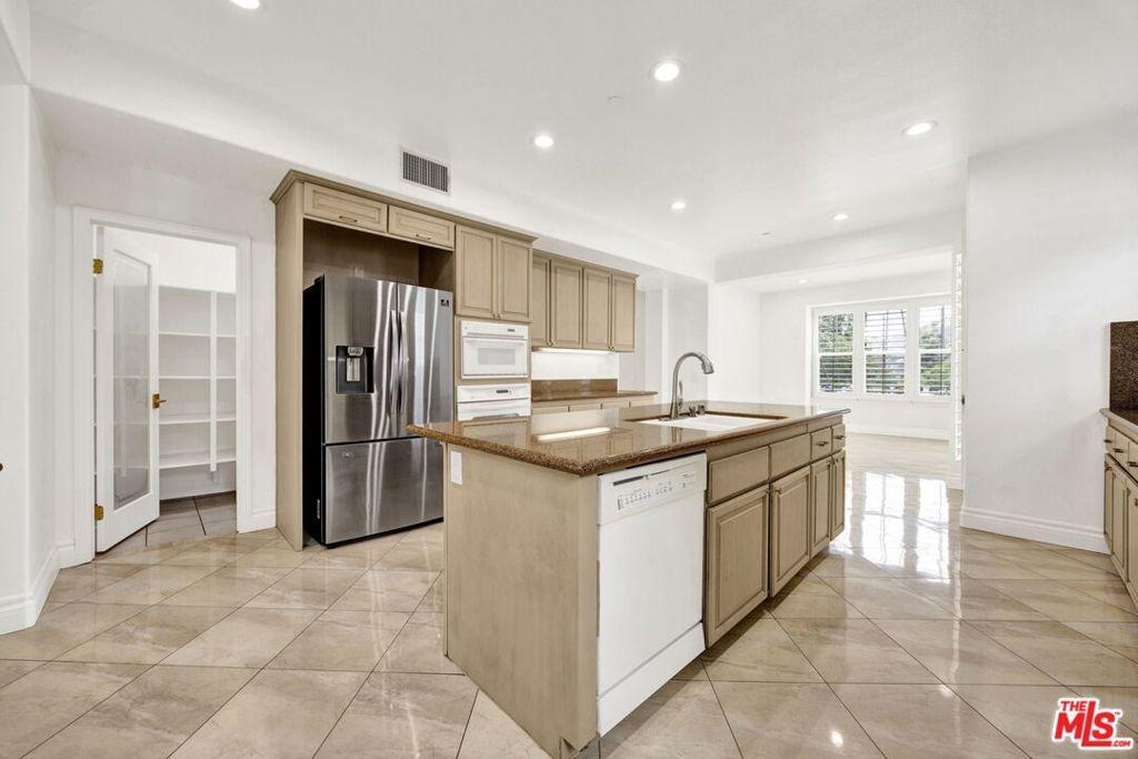 Adirondack Ln, Claremont, CA 91711