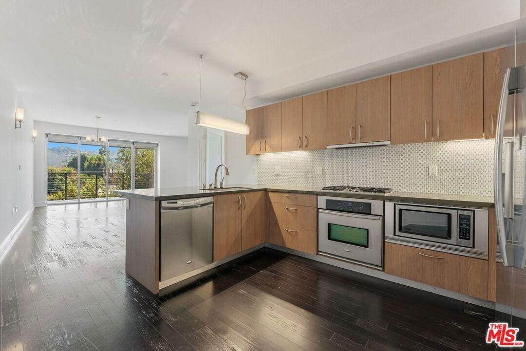 Moorpark St, Studio City, CA 91604
