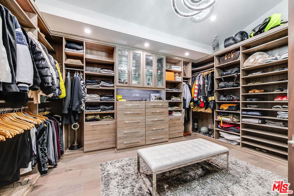 Wrightwood Dr, Studio City, CA 91604