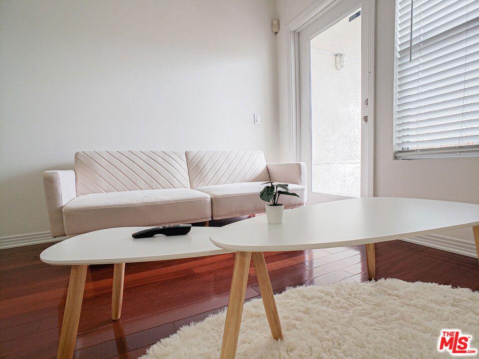 Dewey Ave, Los Angeles, CA 90006