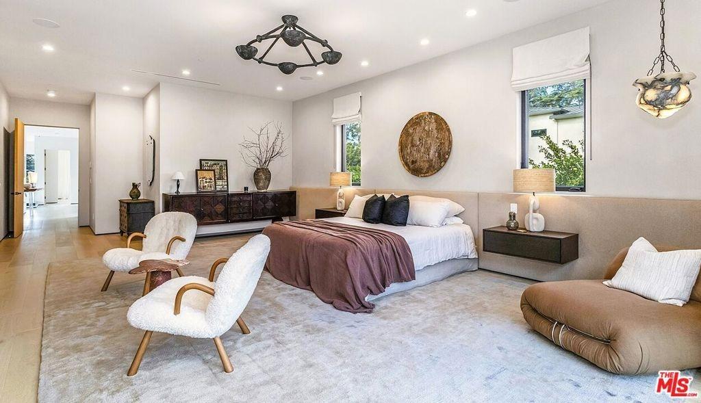S Medio Dr, Los Angeles, CA 90049