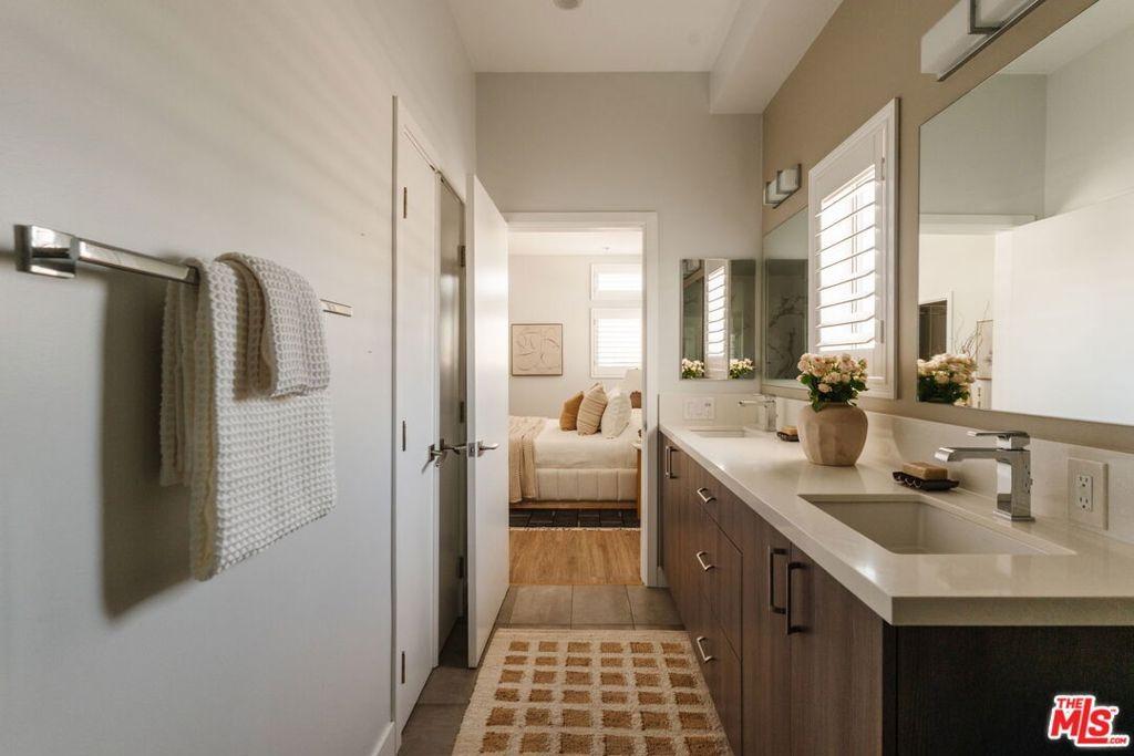 1/2 S Sycamore Ave, Los Angeles, CA 90019