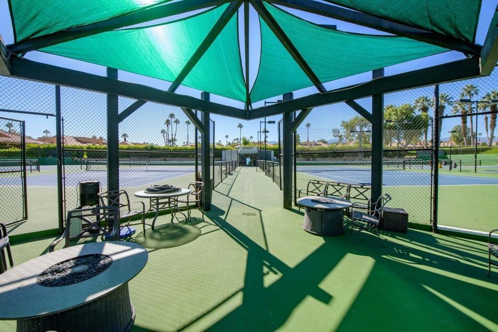 Woodhaven Dr W, Palm Desert, CA 92211