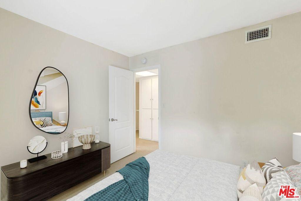 White Oak Ave, Northridge, CA 91325