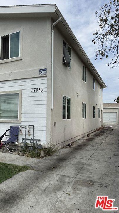 E 67th St, Los Angeles, CA 90001