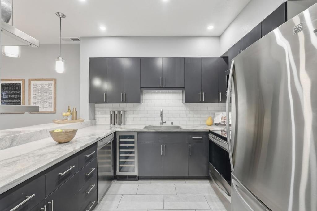 E Saint James St, San Jose, CA 95112