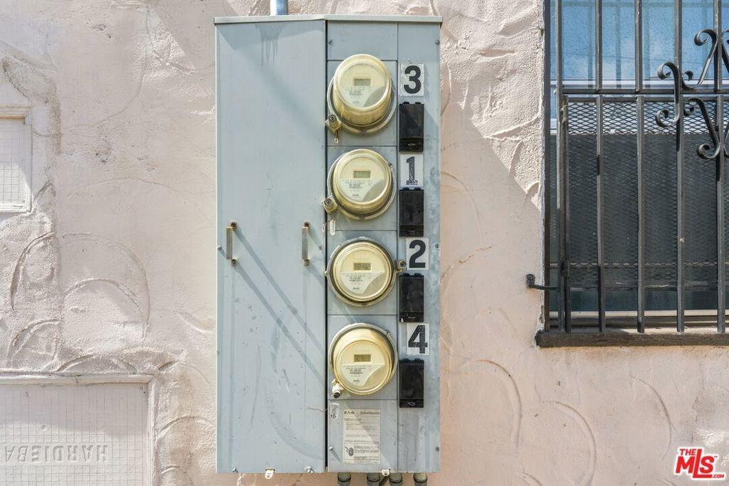 S Bronson Ave, Los Angeles, CA 90018