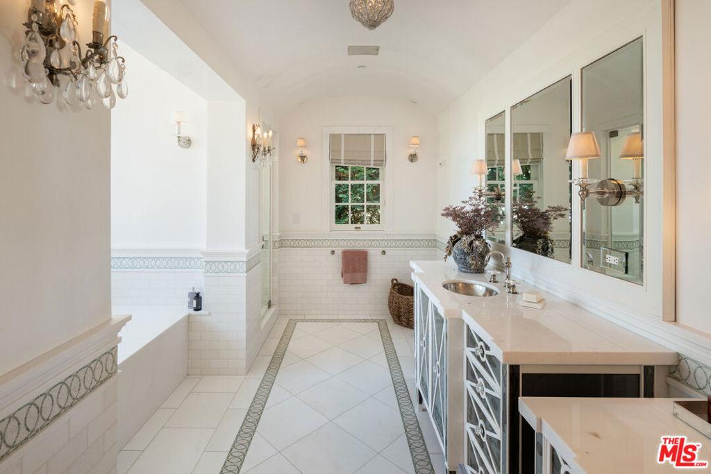 Amalfi Dr, Pacific Palisades, CA 90272