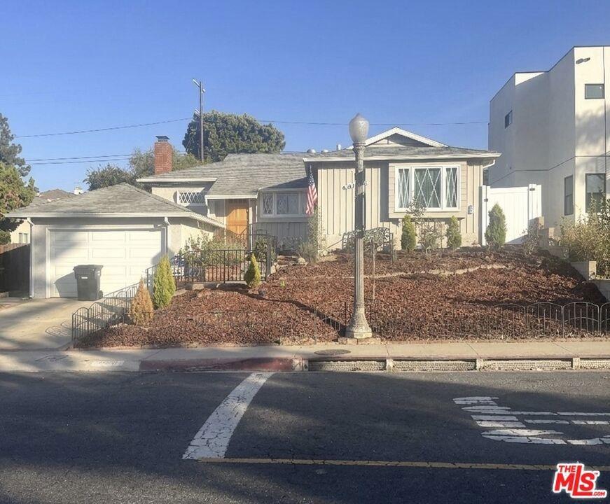 W 76th St, Los Angeles, CA 90045