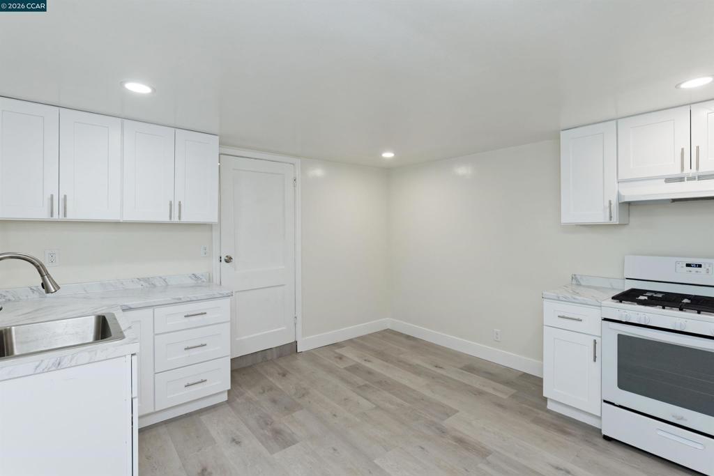 E 15th St, Oakland, CA 94606